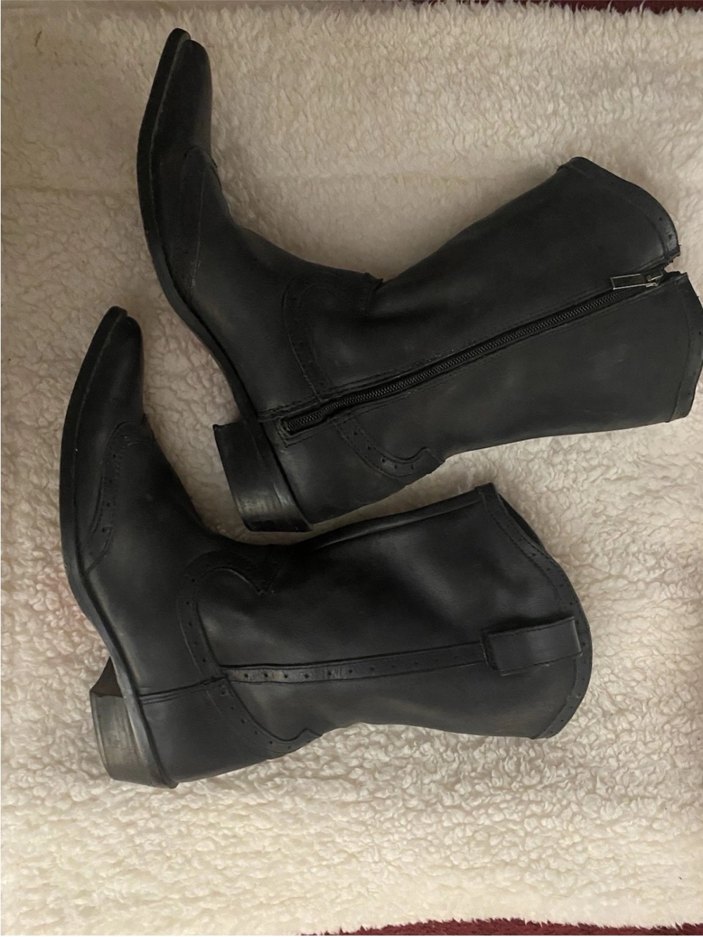 Harley Davidson Boots. Black. Mid calf. Size 8 - Picture 2 of 4